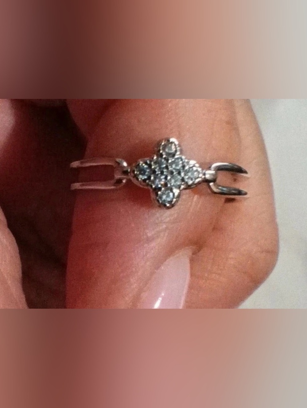 Silver zircon clover ring women's size 8